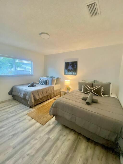 Beautiful & Relax Family House 2/1- Free Parking Villa ไมอามี ภายนอก รูปภาพ