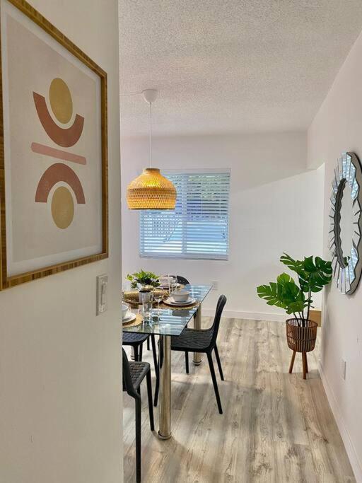 Beautiful & Relax Family House 2/1- Free Parking Villa ไมอามี ภายนอก รูปภาพ