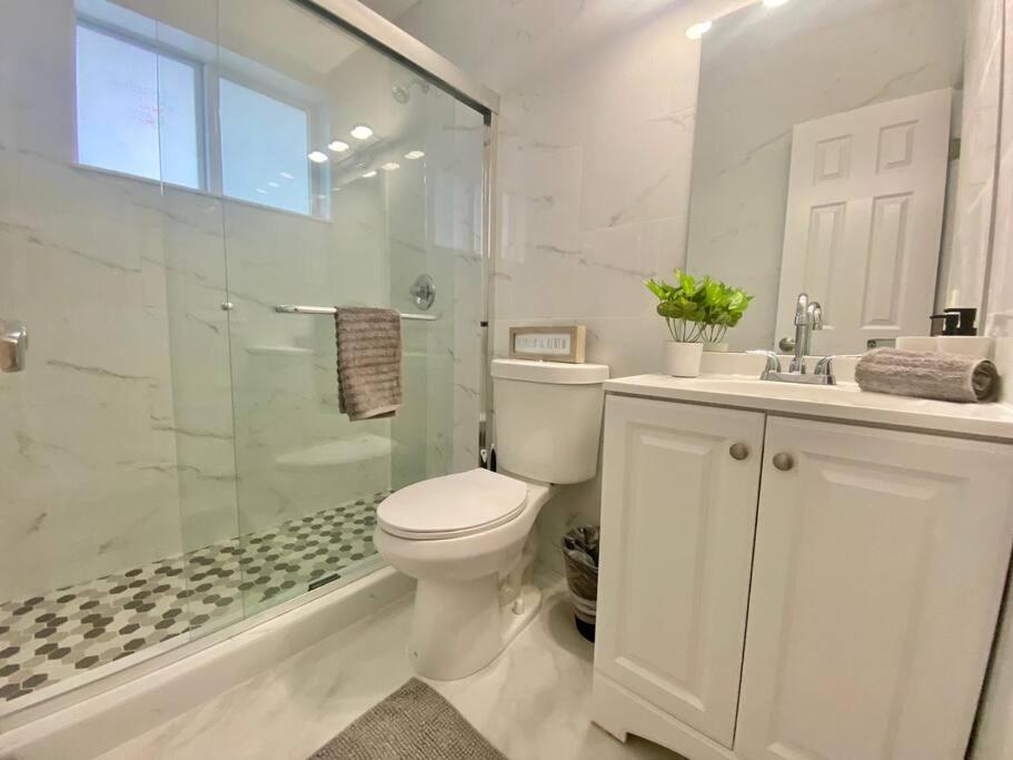 Beautiful & Relax Family House 2/1- Free Parking Villa ไมอามี ภายนอก รูปภาพ